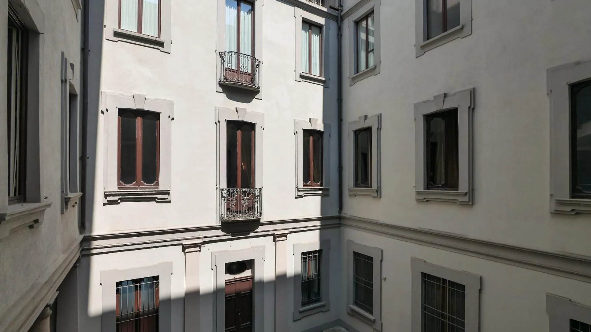 Prestige Boutique Aparthotel - Montenapoleone Милан