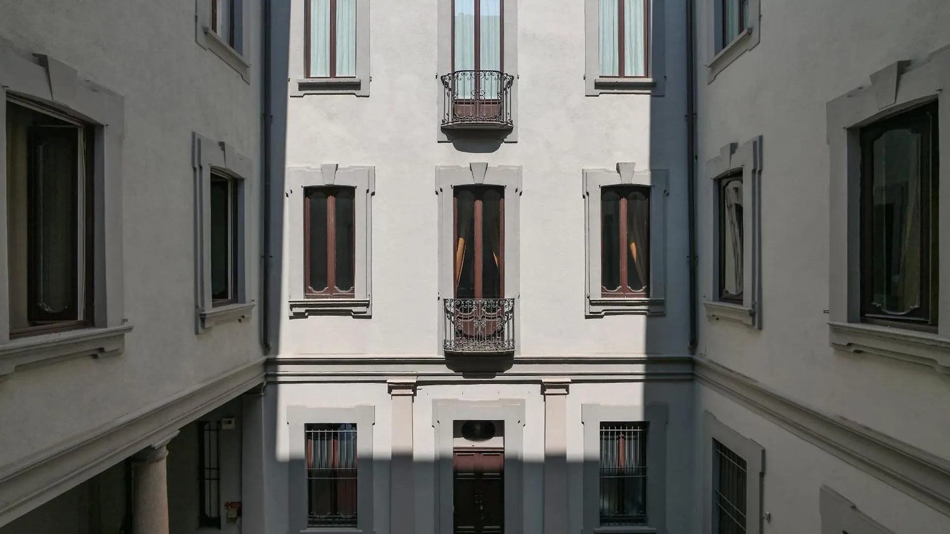 Prestige Boutique Aparthotel - Montenapoleone Милан Апартаменты